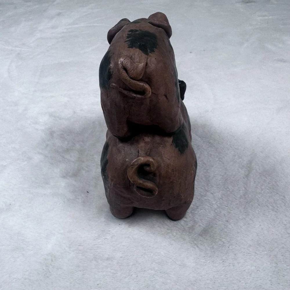 BB Double Pig Figurine Hand Carved Style Brown Black Farmhouse Country Decor‎